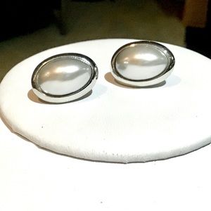 ❤️VTG Pearl Richelieu PIERCED Earrings